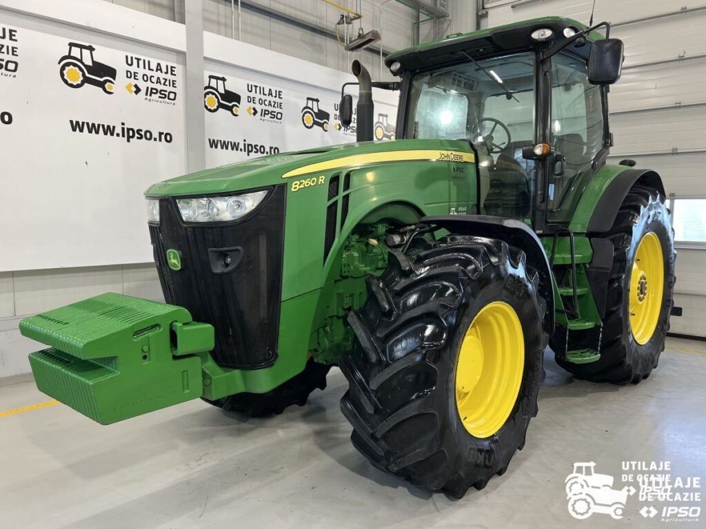 John Deere 8260R