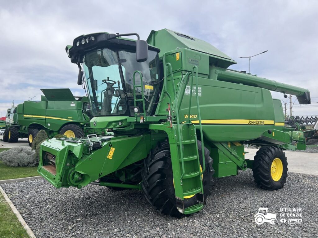 John Deere W540 + Header paioase