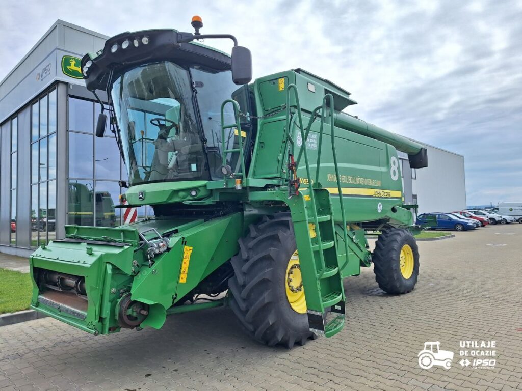 John Deere W650 + Header paioase