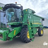 John Deere W650 + Header paioase