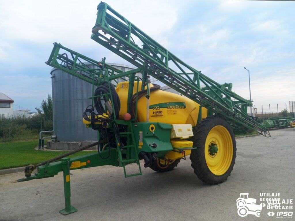 Sprayer tractat John Deere 732