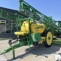 Sprayer tractat John Deere 732