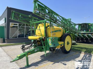 Sprayer tractat John Deere 732