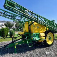 Sprayer tractat John Deere M740