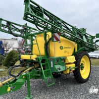 Sprayer tractat John Deere M740